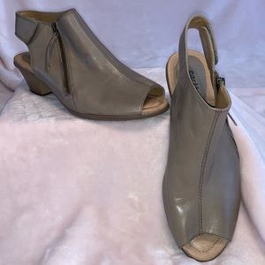 Earth Origin Leather sandals